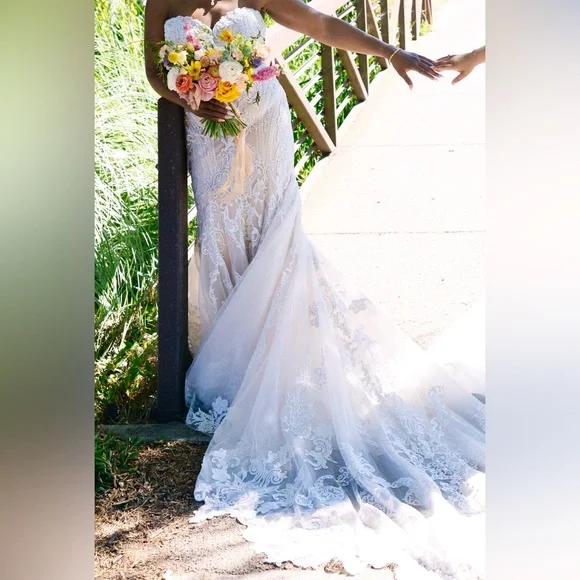 🚨Authentic Allure Wedding Gown and Cathedral-length Veil -💍💒 - 3-Day SALE ONLY - Picture 8 of 16